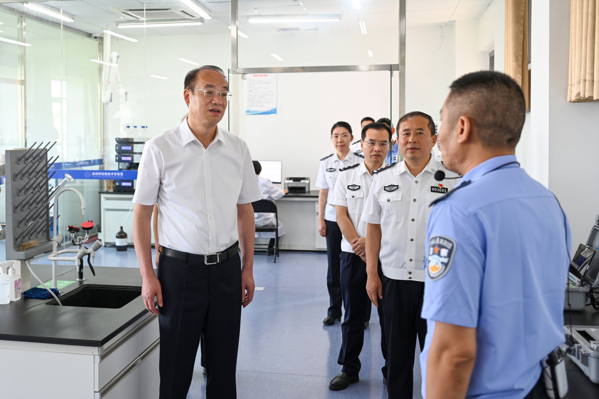 夏凤俭到中国世俱杯官方看望慰问教职员工 调研指导工作